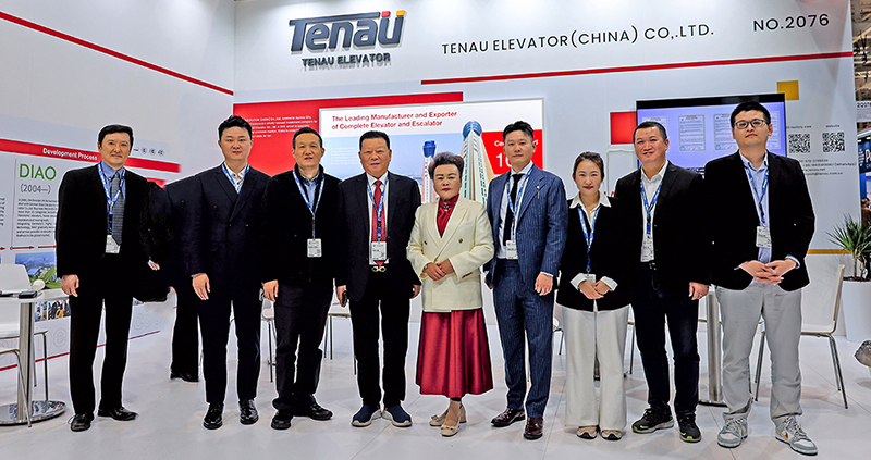 Mainit na pagbati kay TENAU ELEVATOR (CHINA) Co., Ltd. chairman Kunfa Bo, president Aizhu Yang, director ng overseas marketing na si Congcong Sun at iba pang mga kinatawan ng departamento na lumahok sa Elevator International Expo sa Augsburg, Germany